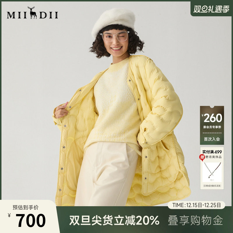 双面设计可呈现多种搭配造型，廓形简洁时髦