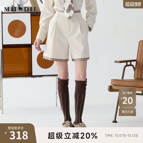 面料选用复合材质，挺括有型，拼接撞色