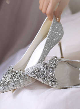 银色婚鞋新娘高跟鞋主婚纱水晶鞋订婚结不累脚水钻2024新礼服宴会