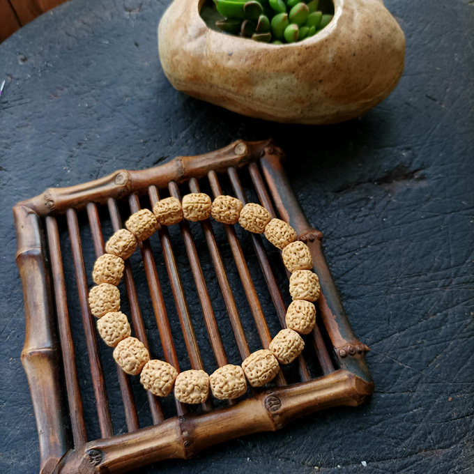 金麒麟藏区回收直切老型黄金盘龙金刚菩提老籽高密素串手串手链