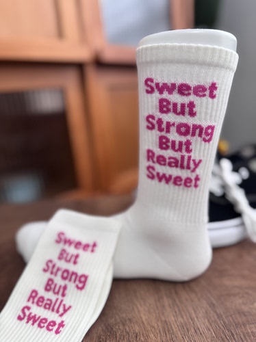 Sweet but strong健身主题运动袜女款吸汗透气长筒棉袜
