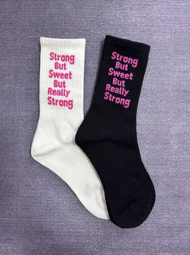 Strong but sweet健身运动袜黑色白色吸汗透气长袜