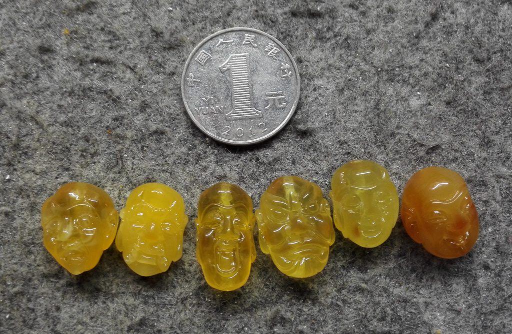 蜜蜡 金珀 罗汉 小雕件 背云 地主佛头 尺寸见对比图 Z31