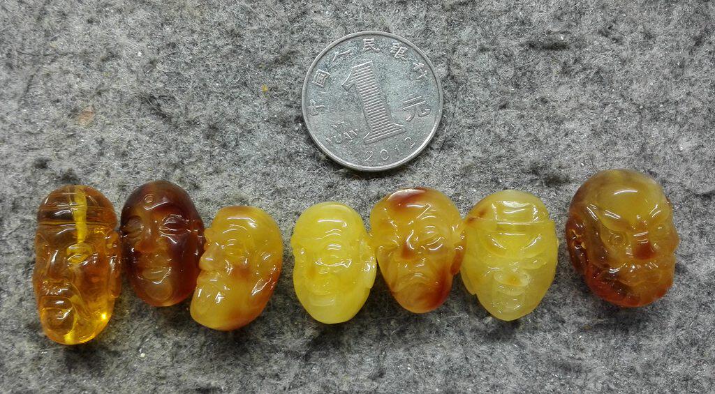蜜蜡 金珀 罗汉 小雕件 背云 地主佛头 尺寸见对比图 Z26