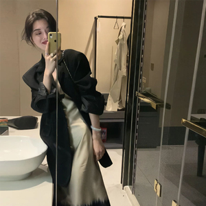 2023秋装新款法式轻奢高定吊带连衣裙休闲黑色西服外套两件套女装