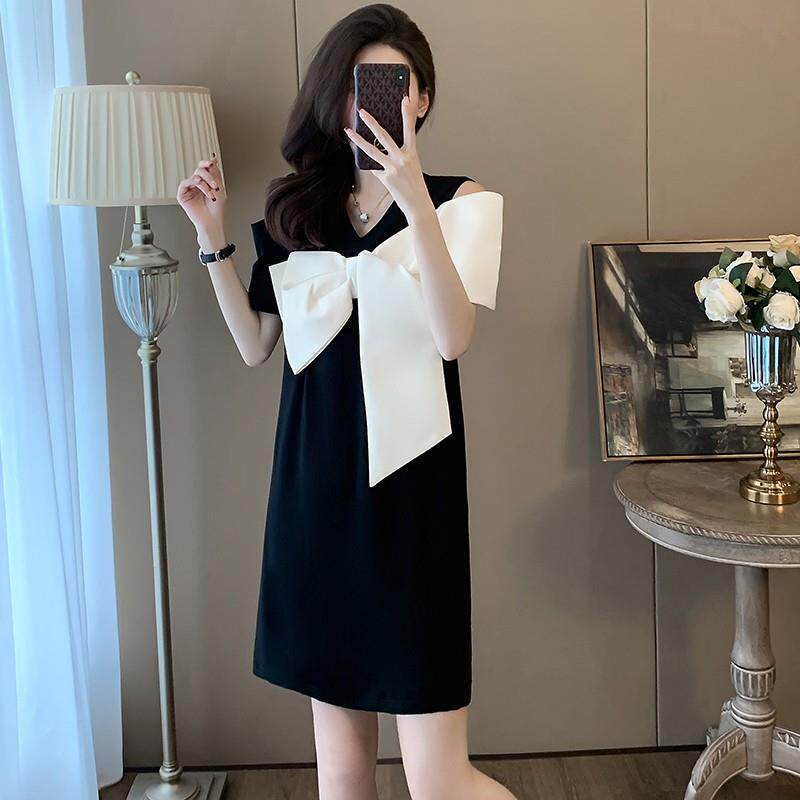 潮牌连衣裙女2024年夏季新款法式设计感蝴蝶结露肩洋气小黑裙