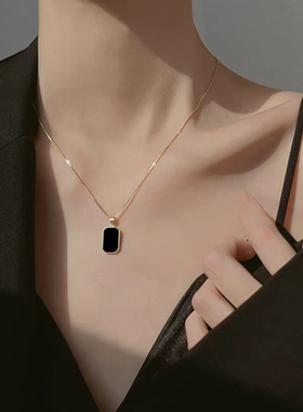 2025新款奥特莱斯18K方块项链轻奢复古气质双面佩戴镀金锁骨链女