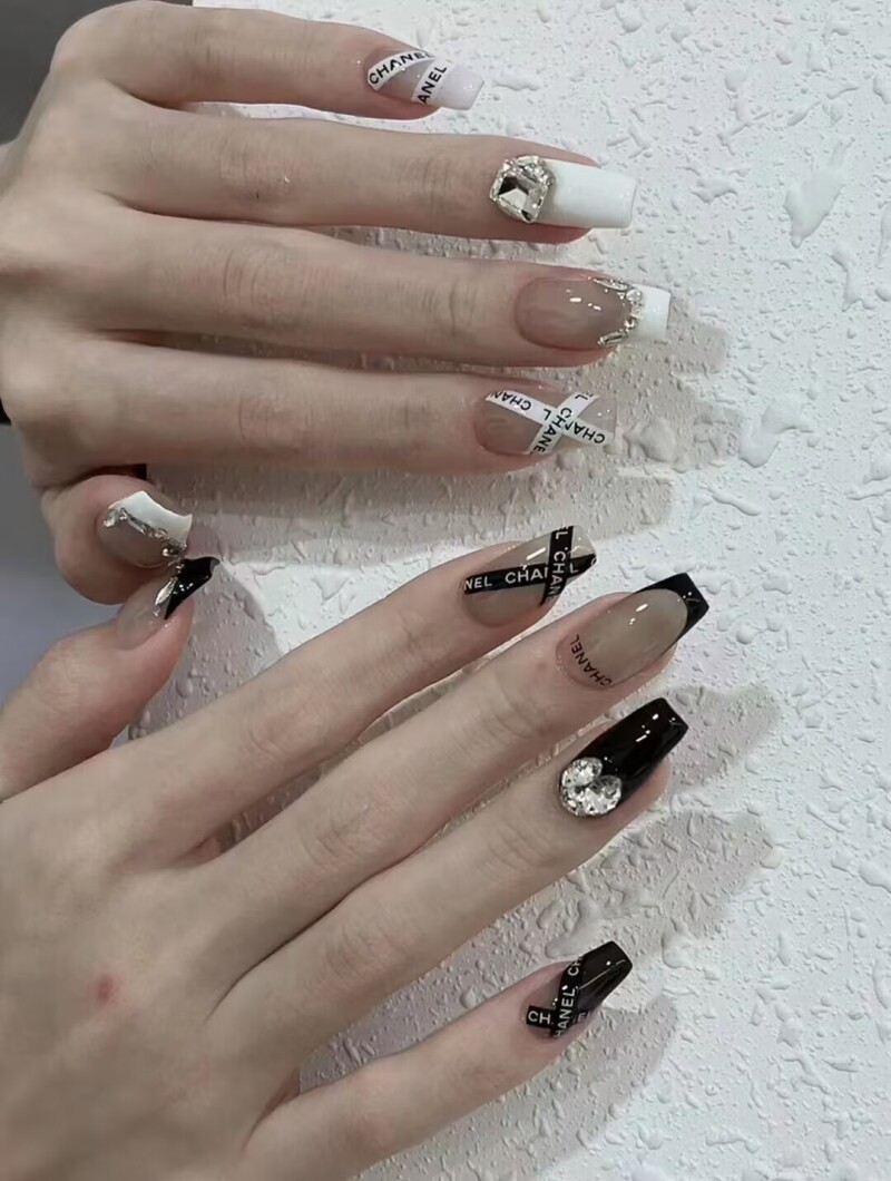 deeply美甲穿戴甲定制假指甲光疗手工成品指甲贴片黑白法式小香