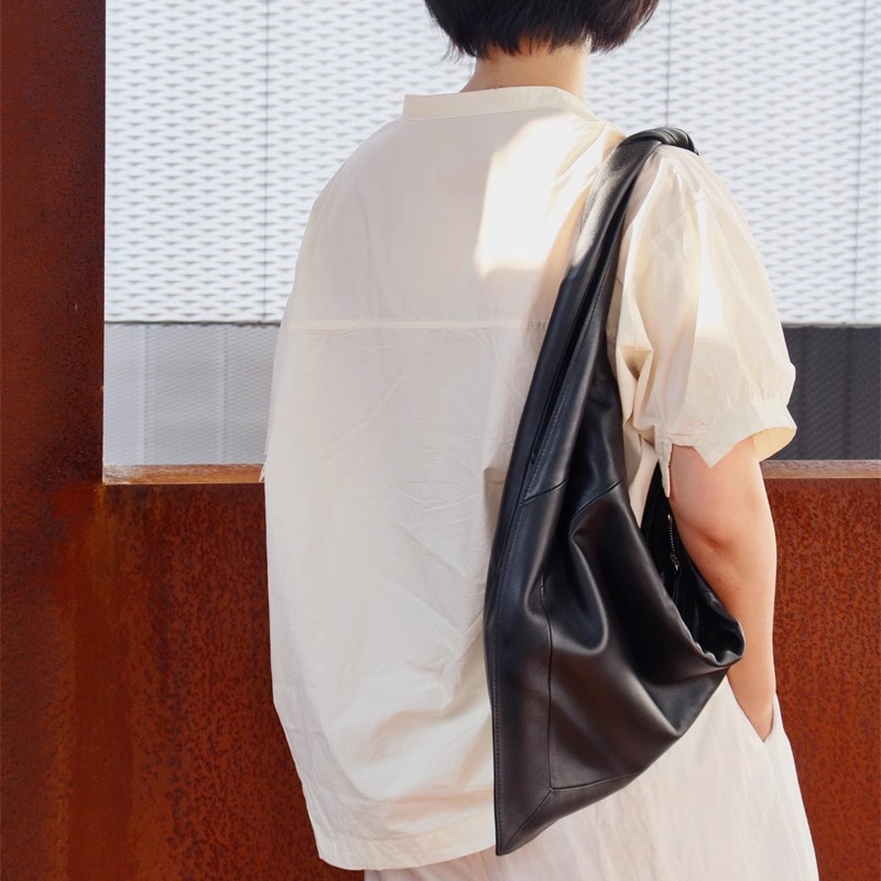 HouseofHiya新款方巾腋下包