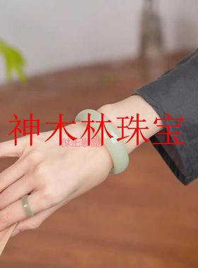 新疆和田玉青白玉手镯冰晴水冰种