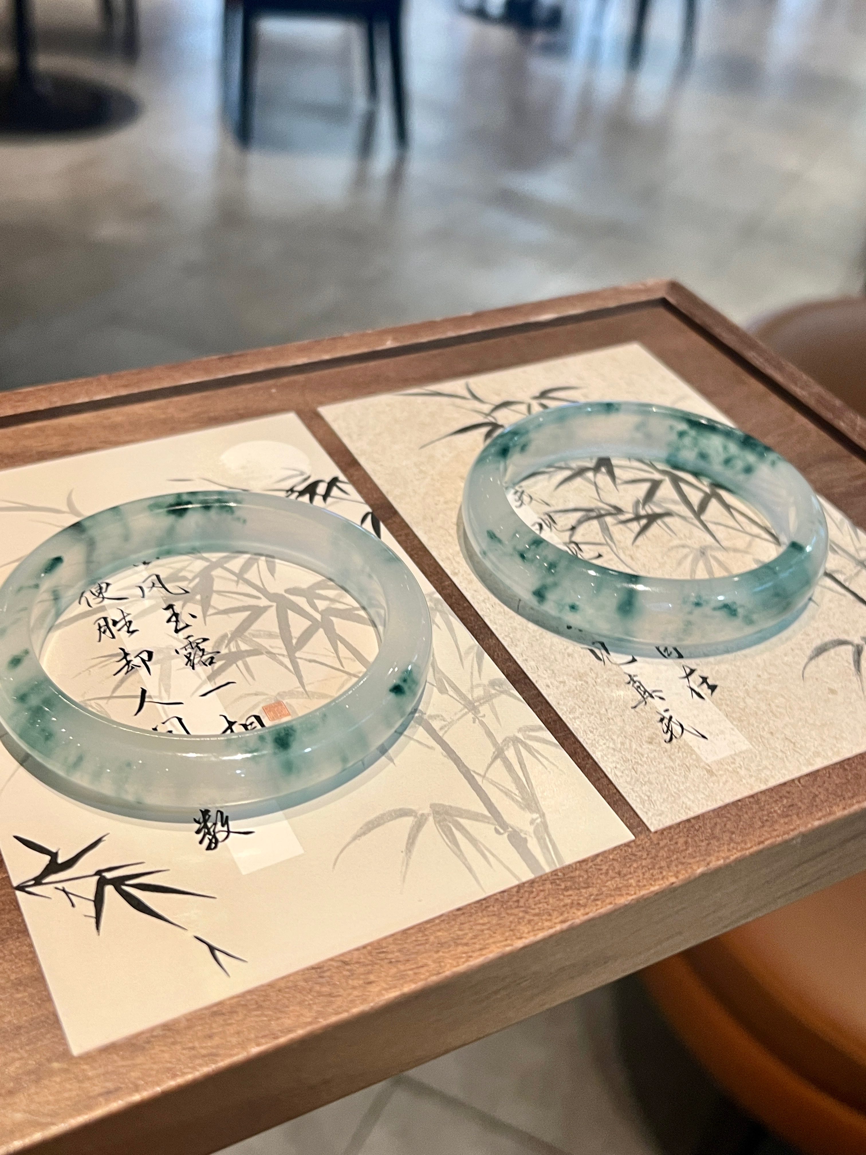 高品质高冰独龙玉冰种翡翠色手镯飘花蓝花正圈平安镯子玉石手饰品