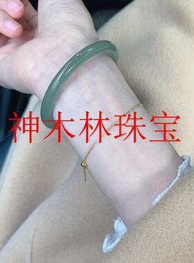 和田玉冰底晴水湖水绿细圆条手镯女款青海料且末蓝青白玉圆条镯子