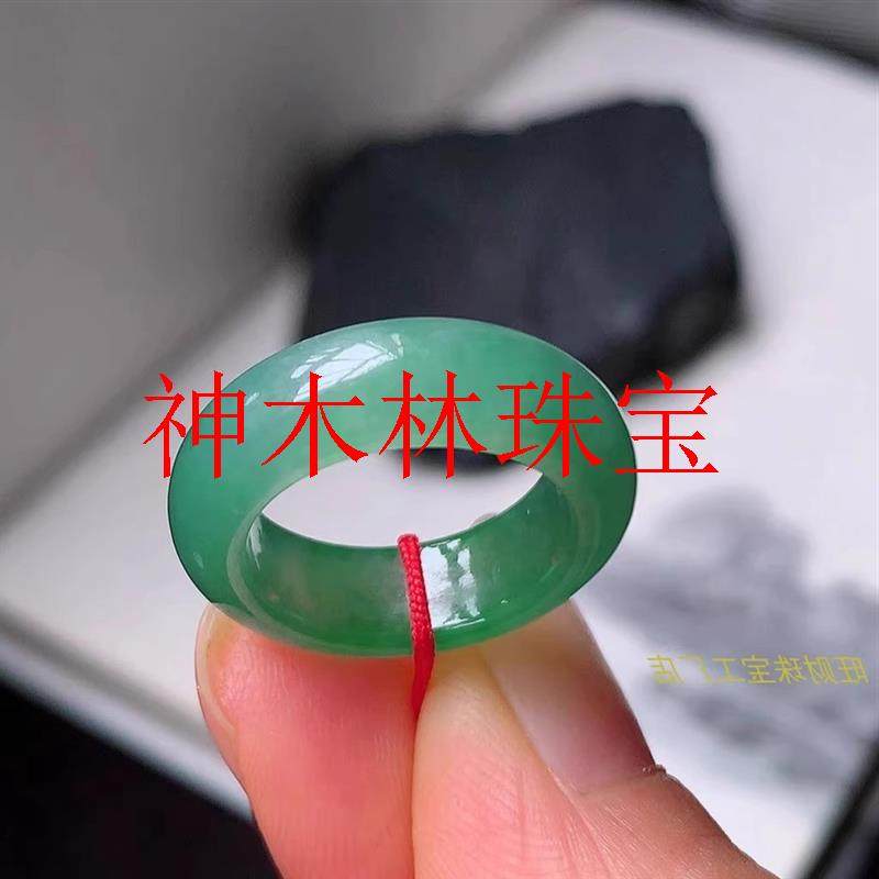 缅甸白底青飘花阳绿翡翠色戒指高冰种飘花素面玉戒女男款时尚送礼