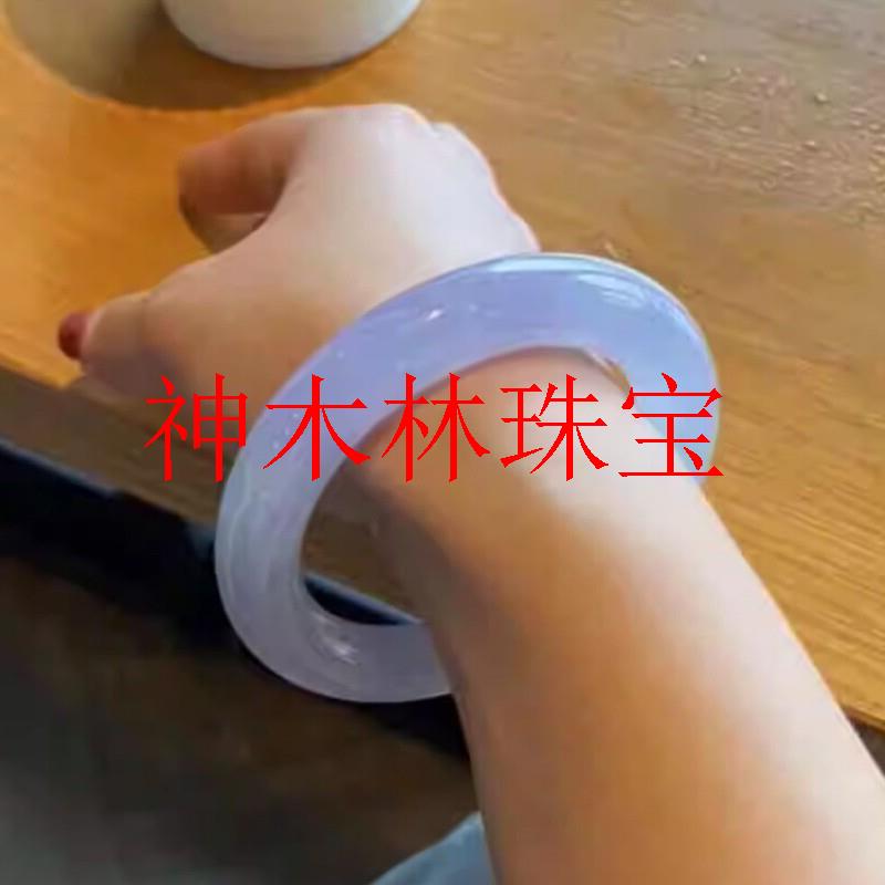 精选款缅甸翡翠色玉手镯紫罗兰冰种圆条贵妃镯淡紫色清新时尚女镯