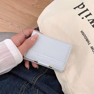 鳄鱼纹钱包女短款韩版ins风时尚高颜值学生多卡位折叠卡包零钱夹