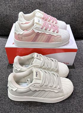 贝壳头小白鞋女2024年春季新款平底休闲爆款奶油港风百搭运动板鞋