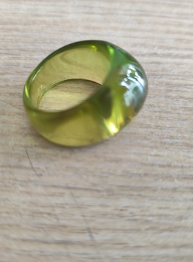 中东蜜蜡草绿晶蜡戒指时尚饰品