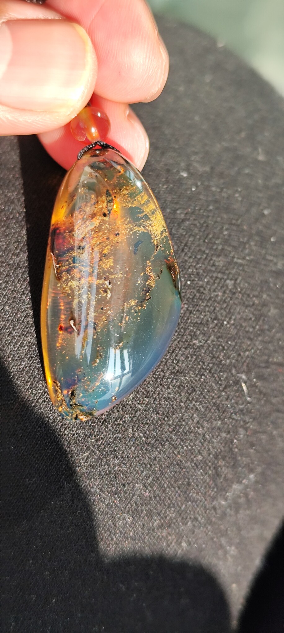 天然琥珀蜜蜡缅甸柳青兰珀吊坠随形水滴