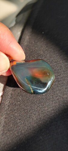 天然琥珀蜜蜡缅甸兰血珀变色龙吊坠棕红珀兰绿膜有裂