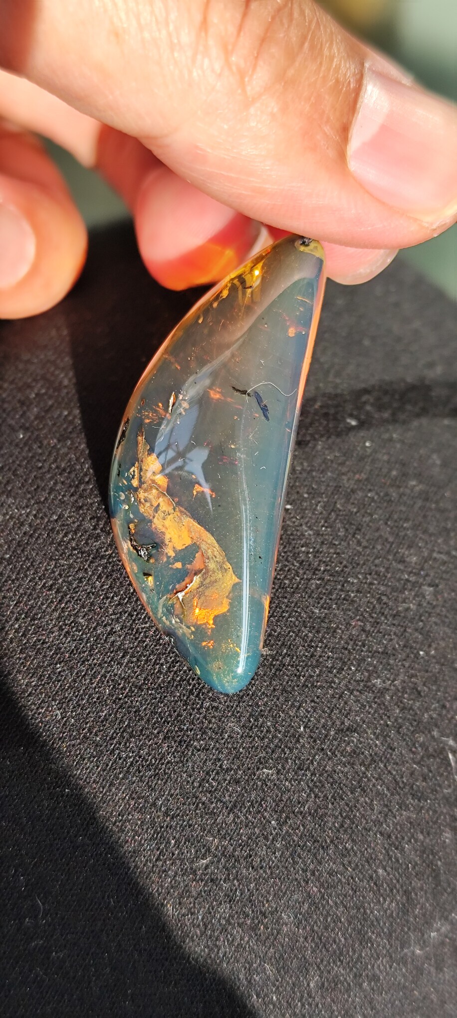 天然琥珀蜜蜡缅甸金兰珀吊坠阳光下很美