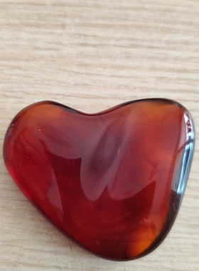 天然琥珀蜜蜡缅甸棕红蜜阳光变红无杂质无瑕随形心形吊坠手把老料