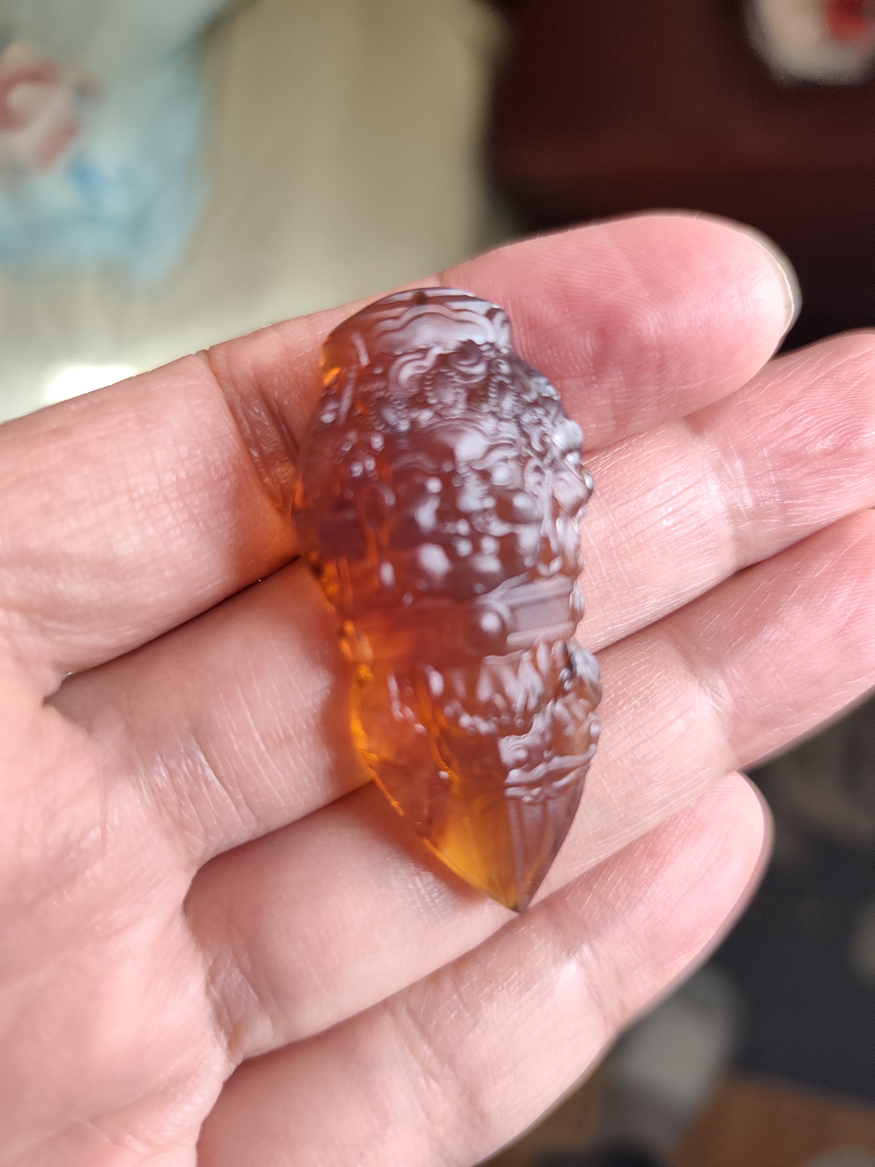天然琥珀蜜蜡缅甸金棕珀小吊坠小佛雕刻件降魔杵