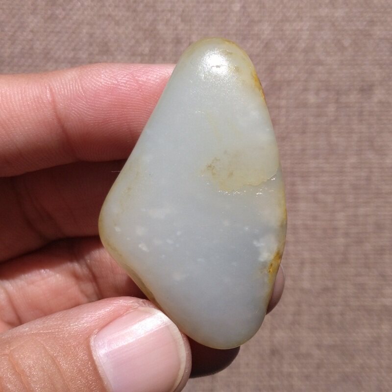 和田玉籽料原石黄皮白玉