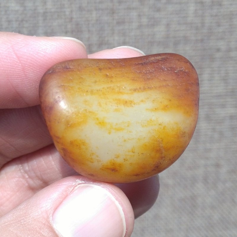 和田玉籽料原石洒红皮白玉元宝