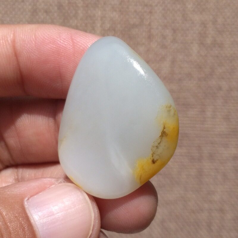 和田玉籽料原石黄皮白玉