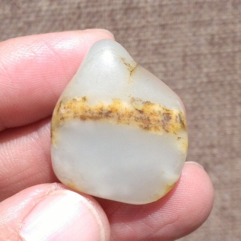 新疆和田玉籽料原石白玉虎皮