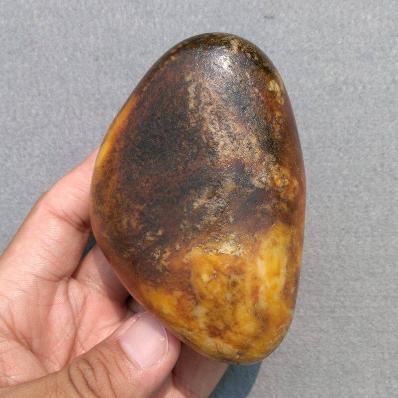玉饰传奇新疆和田金包玉天然正品黄沁秋梨皮籽料原石手把件特惠价