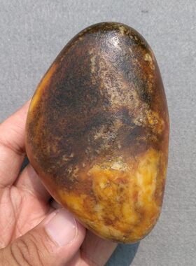 新疆和田玉黄沁籽料原石手把件