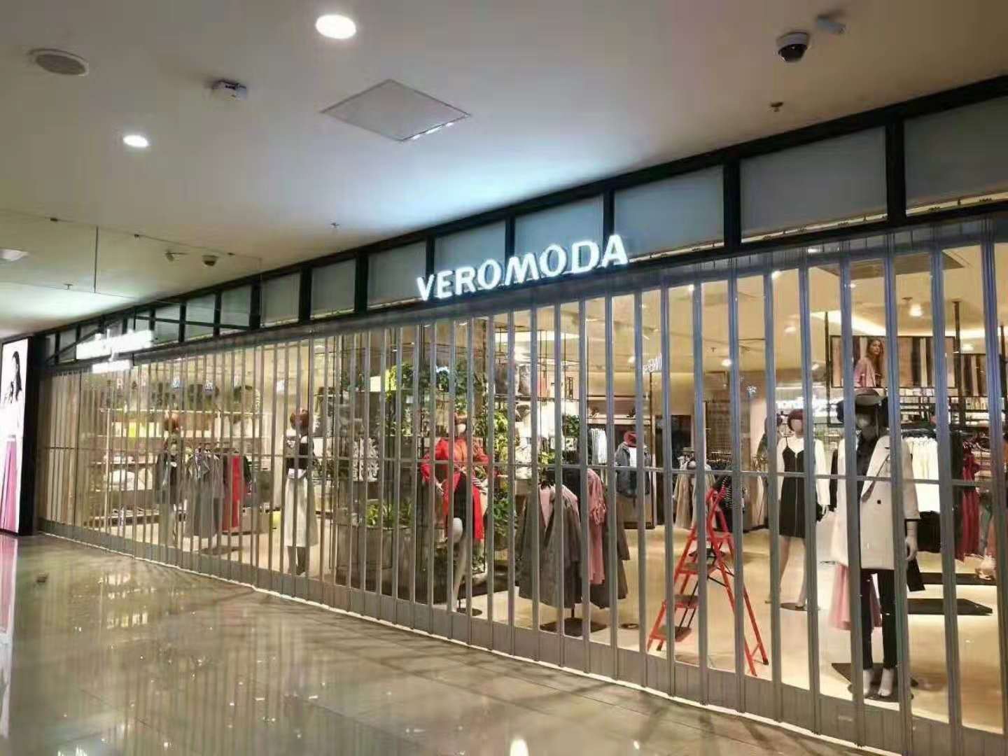 洗车房折叠门 铝合金折叠门 透明折叠门    推拉门  推拉折叠门