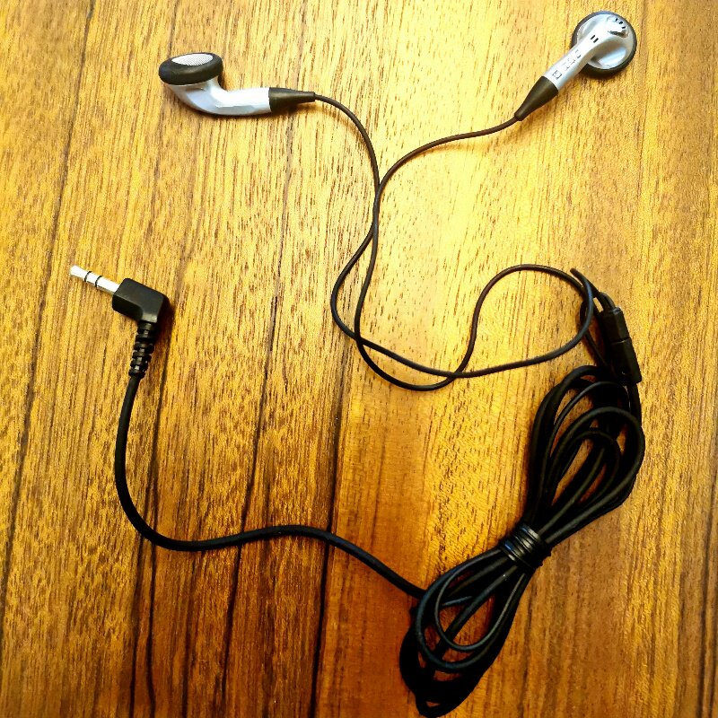 经典老款平头耳塞式16欧收音机mp34手机电脑3.5圆孔通用音乐耳机