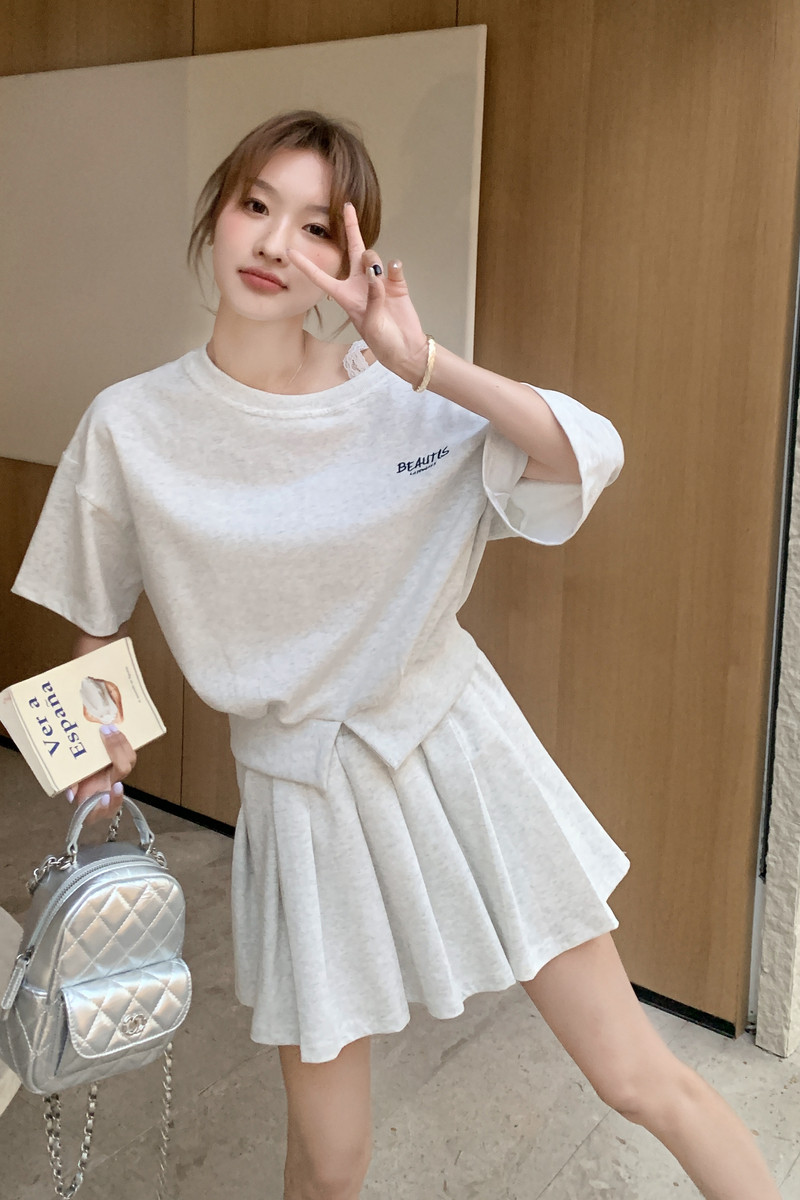 运动休闲套装2025女夏季小个子宽松一字肩斜肩T恤百褶短裙两件套,女装套装/套裙,浙宝125
