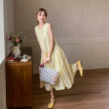 奶黄色无袖连衣裙女2025年夏季新款法式设计感时尚减龄拼接长裙子，女装连衣裙，浙宝125