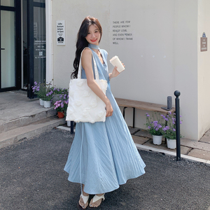 蓝色设计感温柔风甜美无袖长裙女夏新款高级感气质显瘦大摆连衣裙图片
