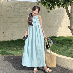 无袖连衣裙女夏季2025新款海边度假长裙设计感褶皱极简夏款连身裙图片