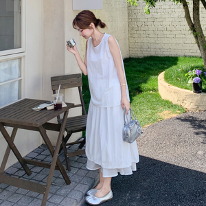 冷淡系白色简约套装裙女2025夏季新款温柔风背心花苞半身裙两件套图片