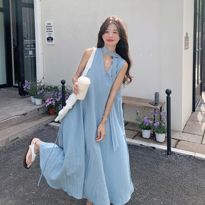 度假风蓝色v领无袖背心连衣裙女夏2025年松弛感绝美气质连身长裙图片