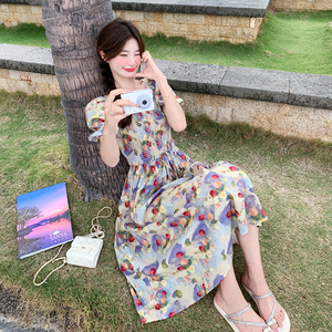 法式风紫色方领高腰连衣裙女夏季2024新款泡泡袖收腰又甜又辣裙子图片