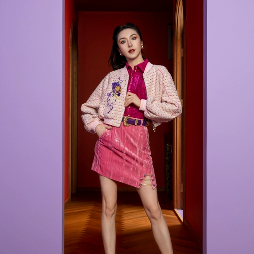 Бархатная куртка, утеплённая рубашка, цепь, мини-юбка, комплект, с вышивкой