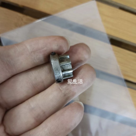 费森尤斯血泵电机上的小齿轮齿轮套血液透析机零配件  原装拆机