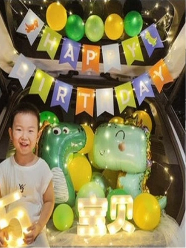 Сундук на день рождения, мальчик устраивает декоративный реквизит для дочери, мультяшные воздушные шары, светящиеся цифровые огни, воздушные шары с любовью