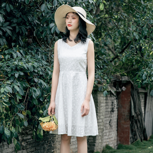 森系纯棉刺绣背心连衣裙女夏小清新修身显瘦气质中长款背心小白裙