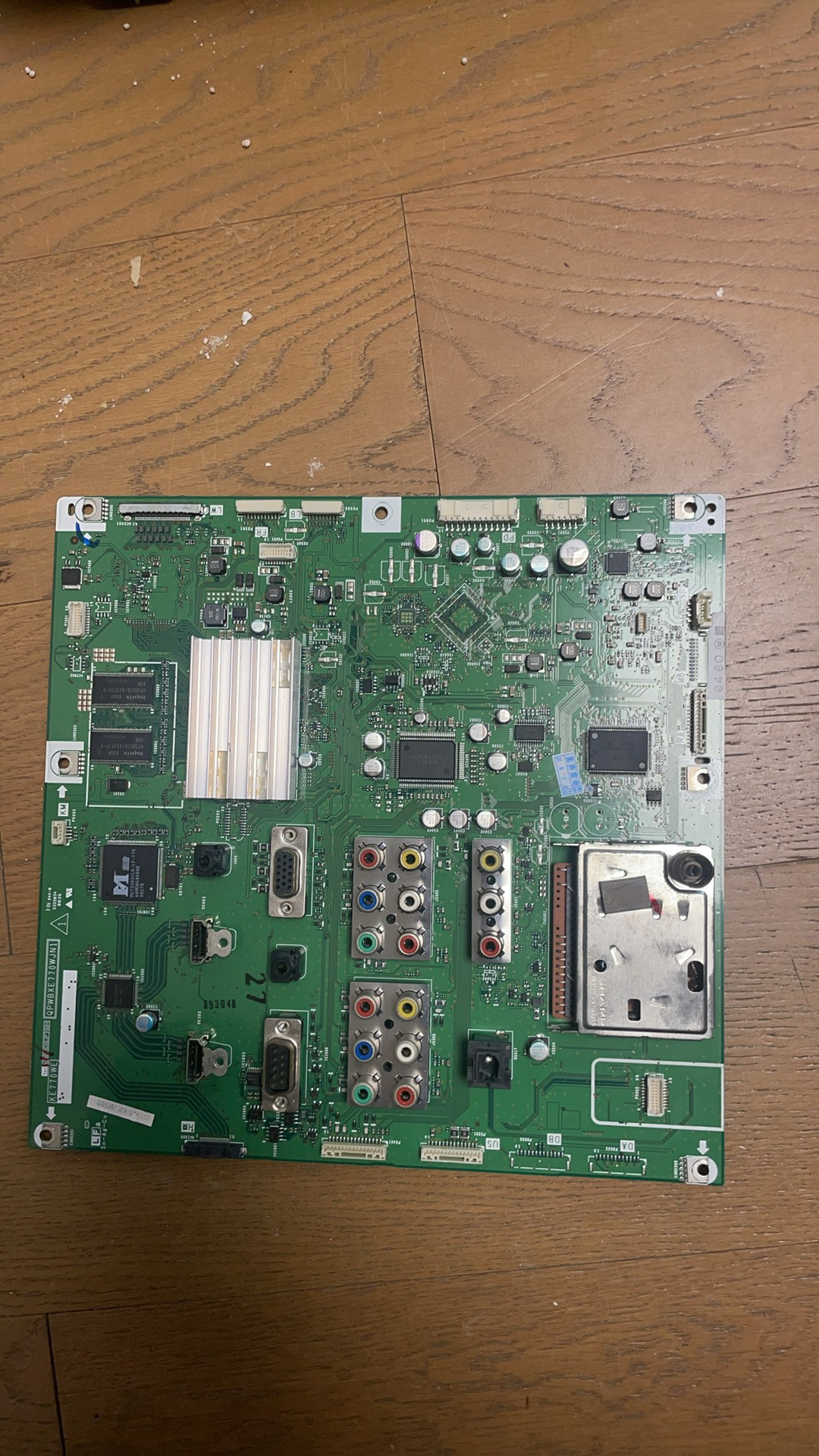 LCD-52GE50A主板QPWBXE770WJN1KE770WE屏LK520D3LZ7EX