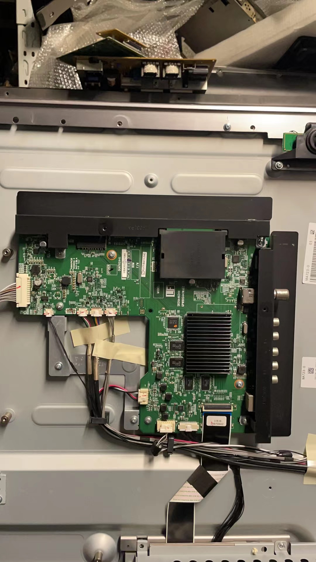 夏普LCD-52UE20A主板SR29A4634X QPWBXG441WJZZ屏MA723-0实物图