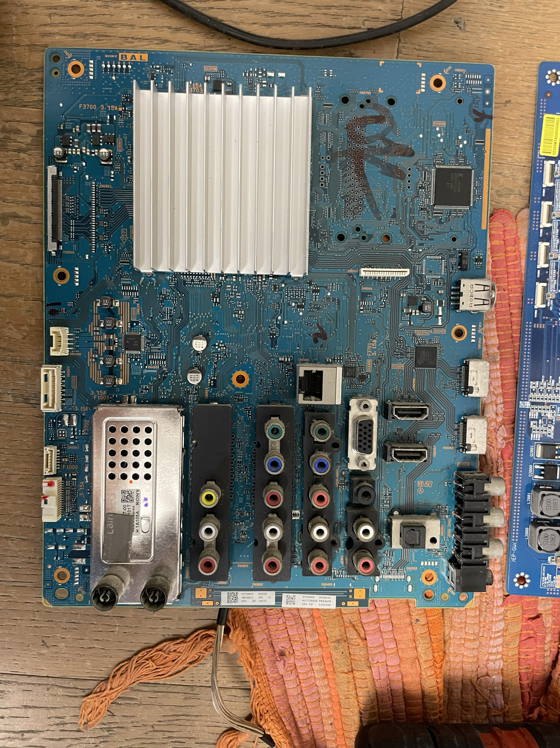 KDL-46EX700 KDL-46EX710主板1-881-636-13/12屏LK460D3LA8S