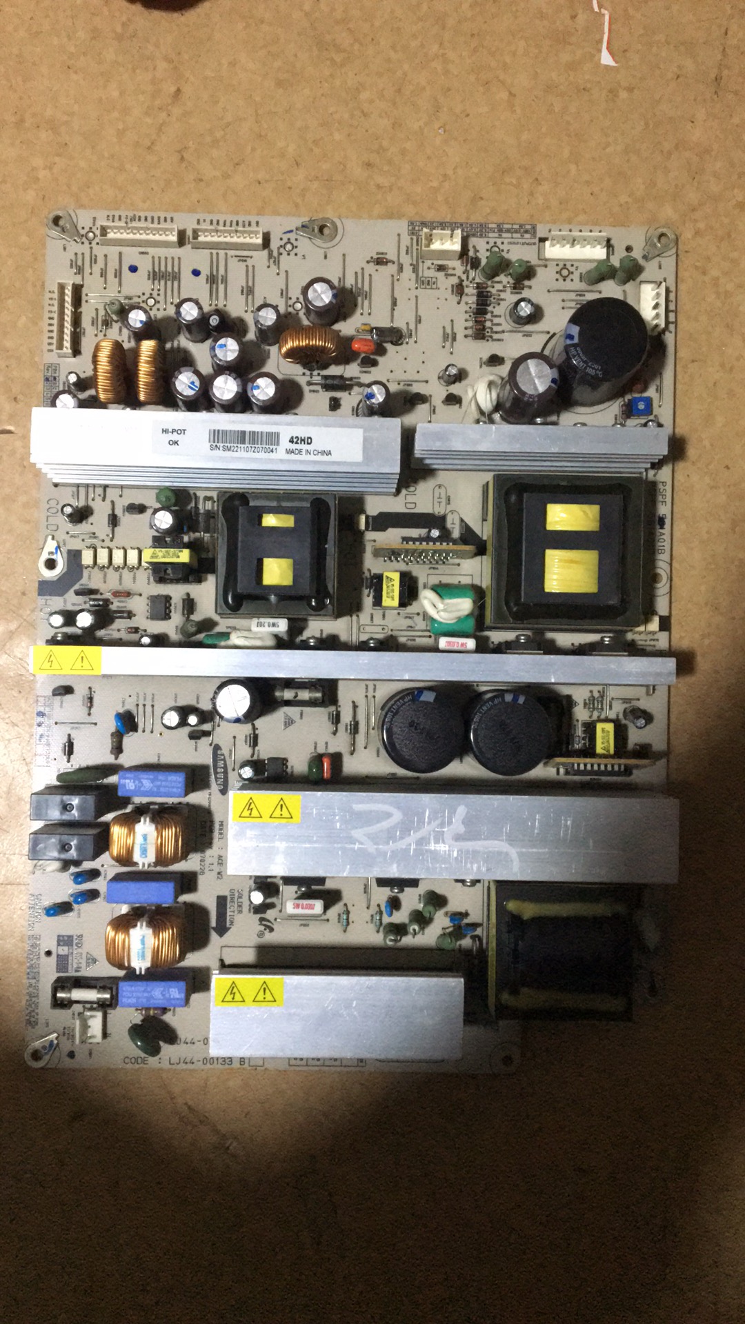 原装海信TPW4233A电源板PSPF 561A01B 561A01D LJ44-00133A