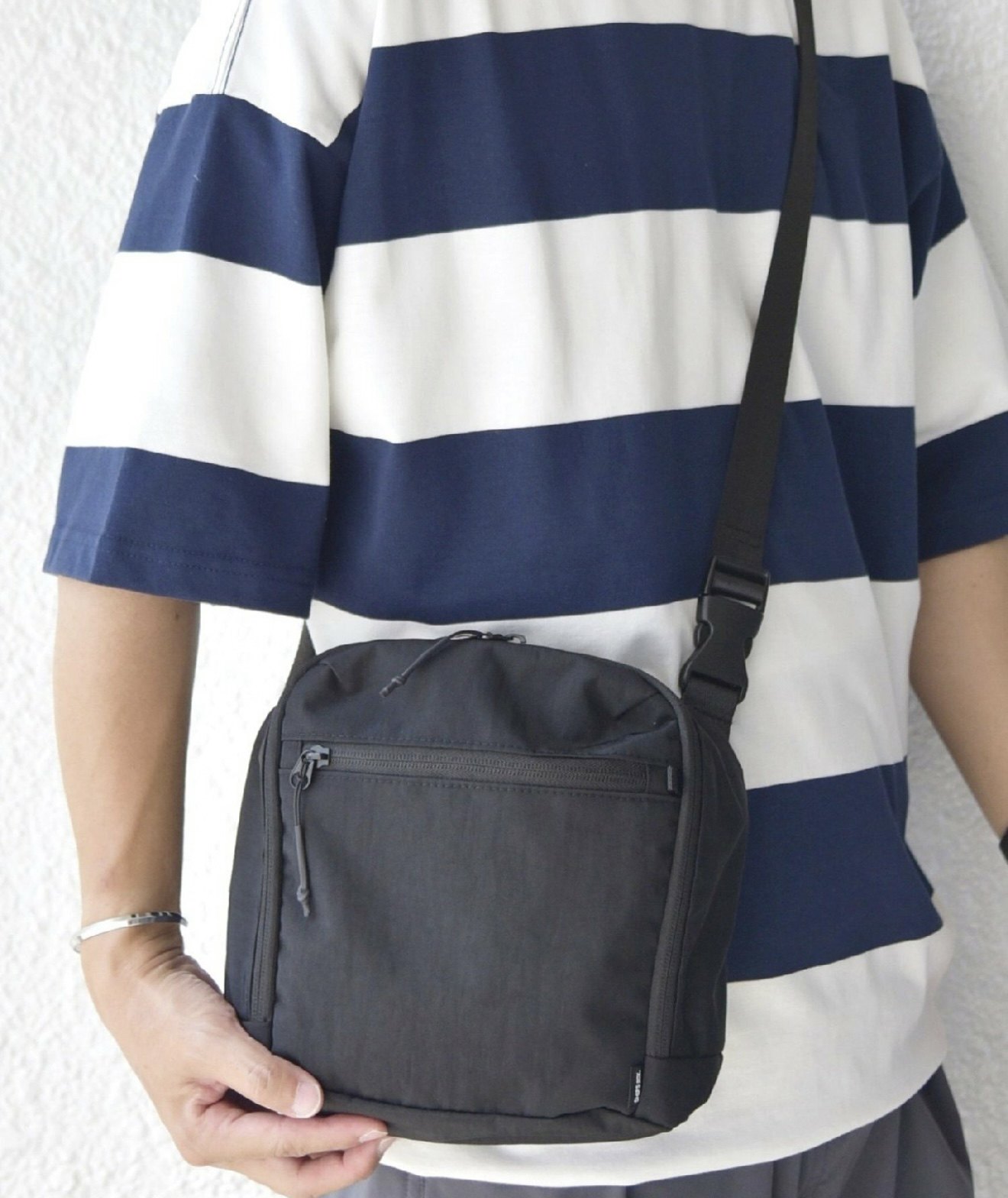 日单潮品防泼水尼龙单肩包斜挎包 背面透气设计 男女通用